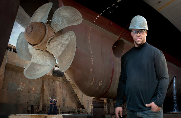 Photograph Robb Scharetg Marad_shipworker on One Eyeland