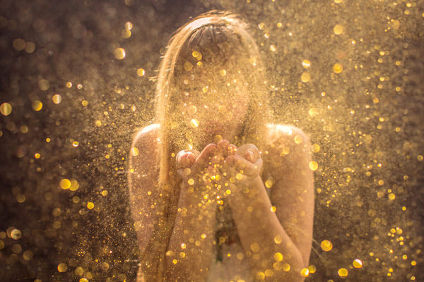 Photograph Junior Luz Magic Glitter on One Eyeland