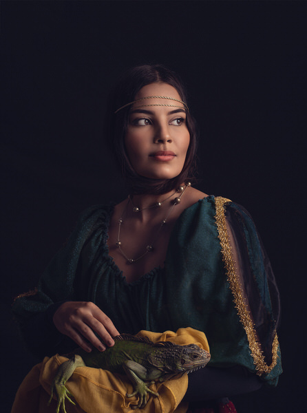 Photograph Paola Massa Giovane Con Iguana on One Eyeland