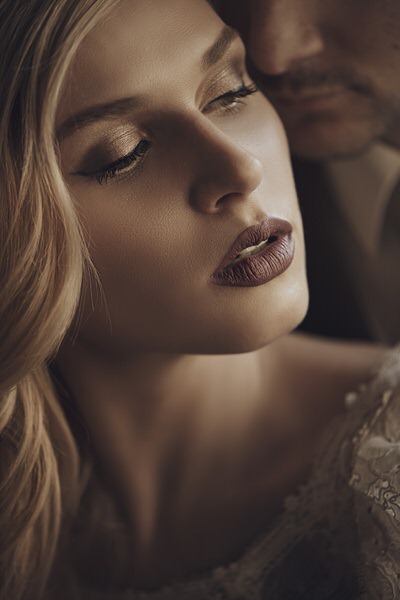 Photograph John Makris Come Closer on One Eyeland