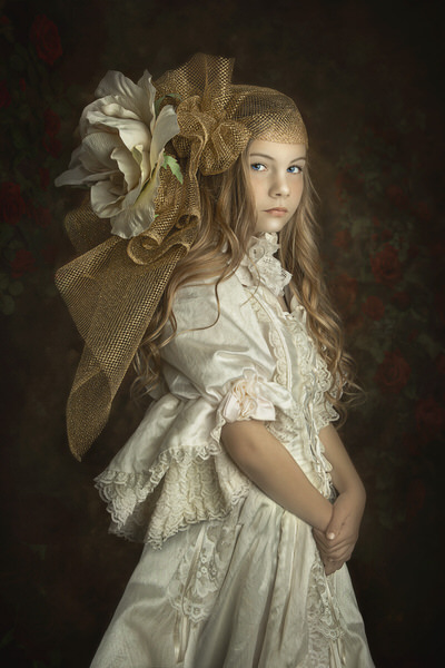 Photograph Carola Kayen Mouthaan Golden Girl Lou Lou on One Eyeland