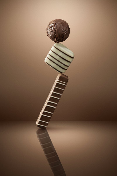 Photograph Studio Lugui Chocolate Balance on One Eyeland