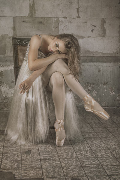 Photograph Carola Kayen Mouthaan Vistela Her Dress on One Eyeland