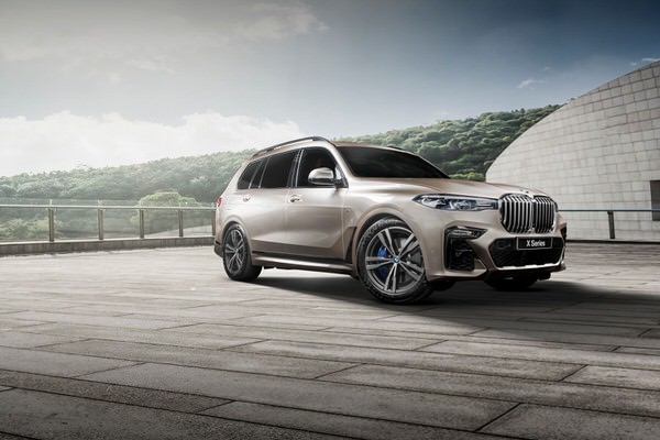 Photograph Pieter Pieters Bmw X7 View on One Eyeland
