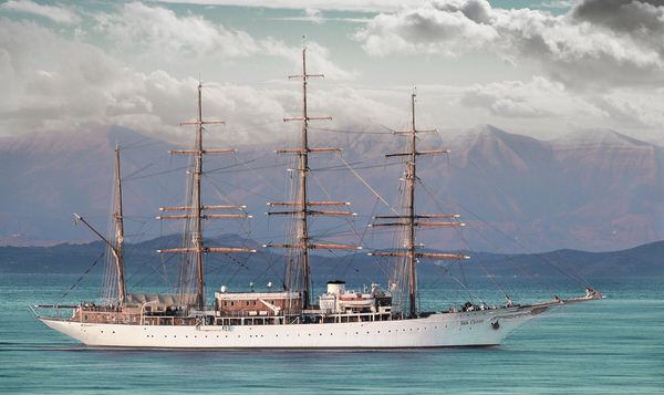 Photograph Spyros Mouzakitis Seacloud on One Eyeland