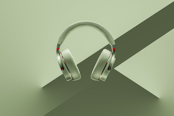 Photograph Alloys Iteba Headphones on One Eyeland