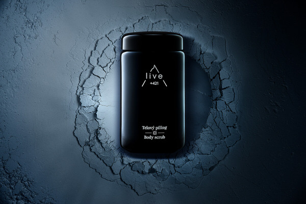 Photograph Dusan Holovej Live 421 Body Scrub on One Eyeland