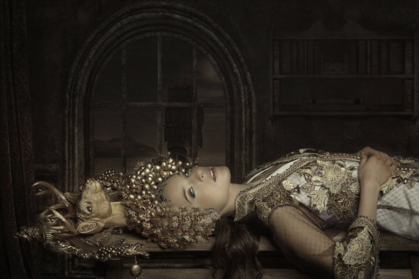 Photograph Carola Kayen Mouthaan Lady In Gold on One Eyeland