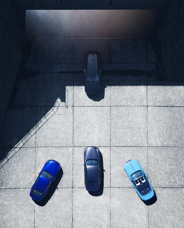 Photograph Tyler Gourley Rolls Royce Black Badge Family on One Eyeland