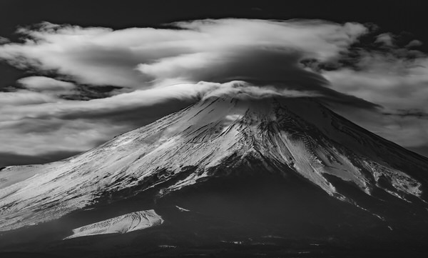 Photograph Kousuke Kitajima Powerful Clouds on One Eyeland
