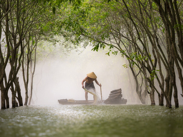 Photograph Dũng Phạm Fisherman on One Eyeland