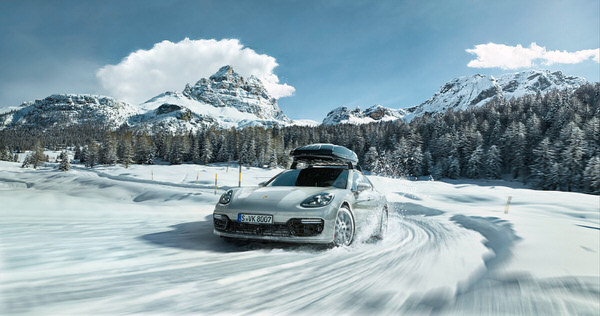 Photograph Stephan Romer Porsche Winter Tequipment on One Eyeland