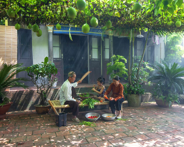Photograph Dũng Phạm Family Work on One Eyeland
