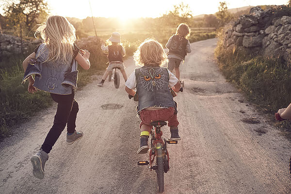 Photograph Adrien Crasnault Wild Kids on One Eyeland