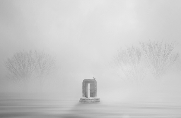 Photograph Kazutoshi Kawakami Entrance on One Eyeland