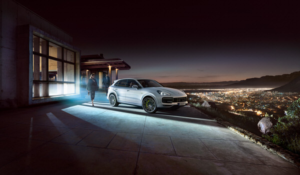 Photograph Stephan Romer Porsche Cayenne Turbo S E Hybrid on One Eyeland