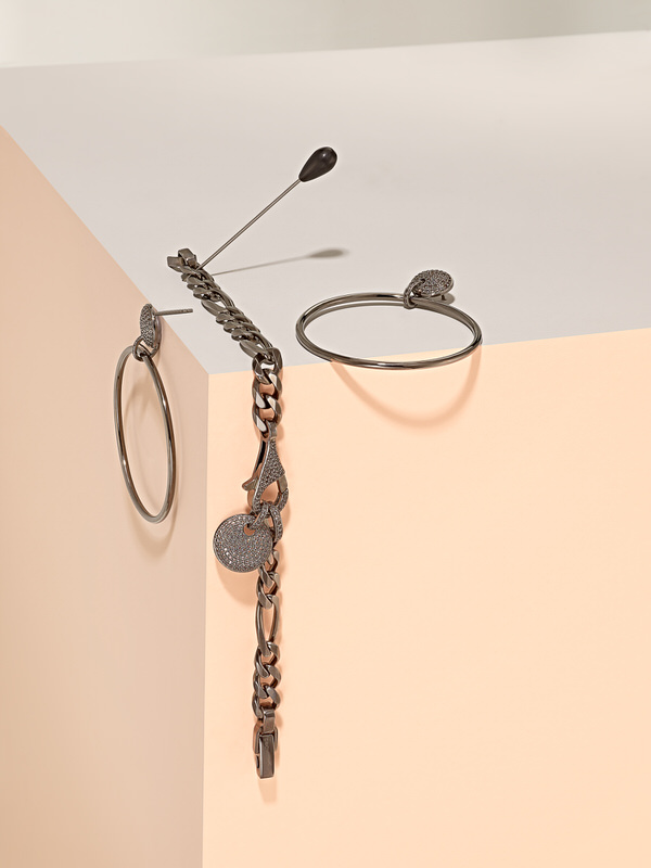 Photograph Robert Tardio Black Bracelet And Earrings on One Eyeland