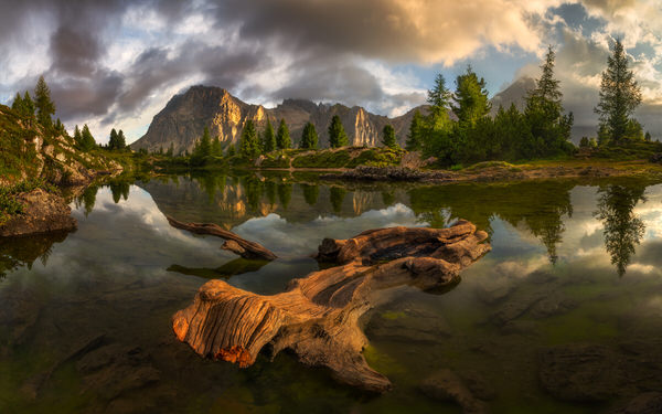 Photograph Tomasz Rojek Lago Limides on One Eyeland