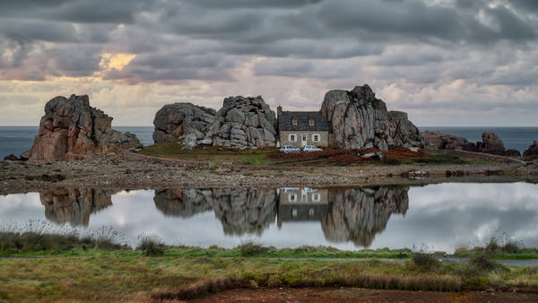 Photograph Eduard Gorobets La Maison Du Gouffre on One Eyeland