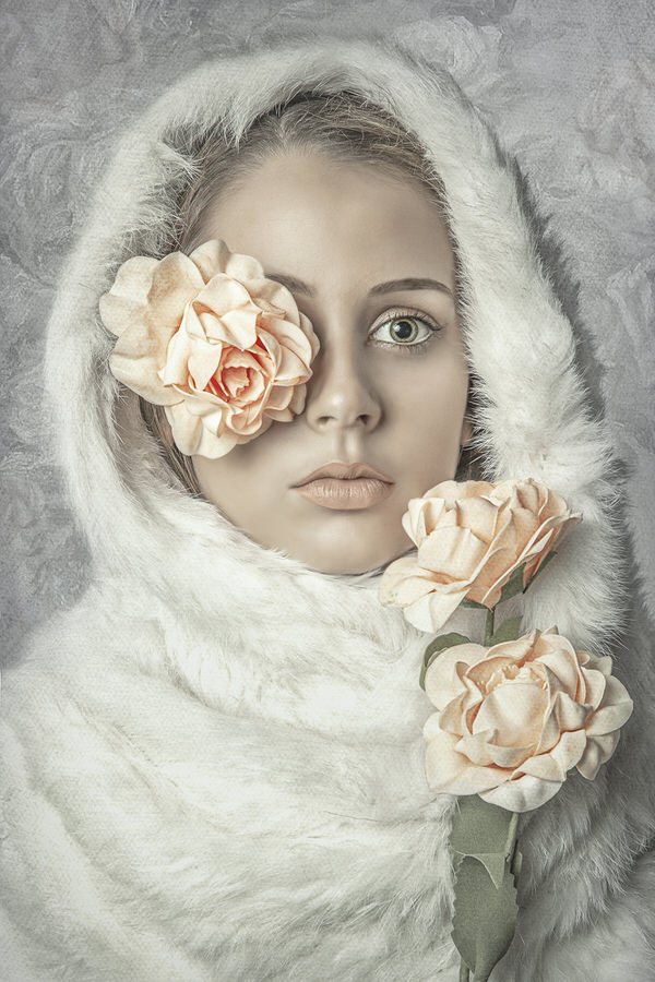 Photograph Carola Kayen Mouthaan Flower Girl on One Eyeland