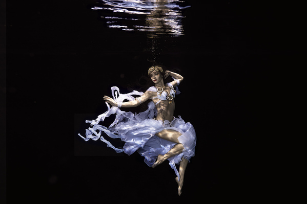 Photograph Stephan Ernst Belly Dancer on One Eyeland