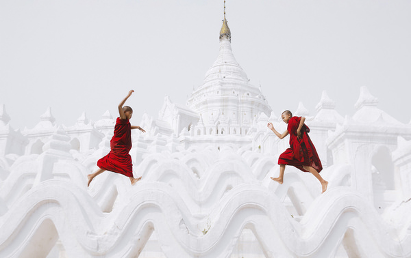 Photograph Soemoe Aung Running Novices on One Eyeland
