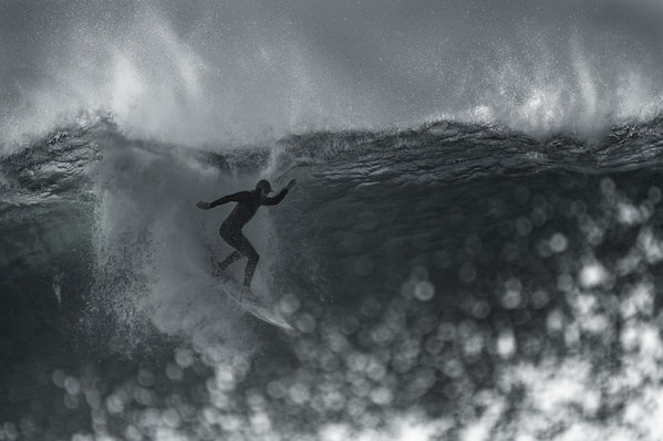 Photograph Steve Turner Winter Surf on One Eyeland