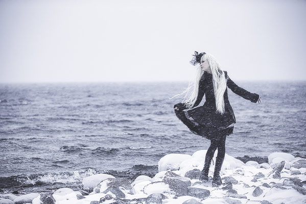 Photograph Danduka Yasuo Loneliness on One Eyeland