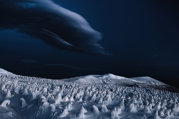 Photograph Kazuaki Koseki Snow Monsters Nocturnes on One Eyeland
