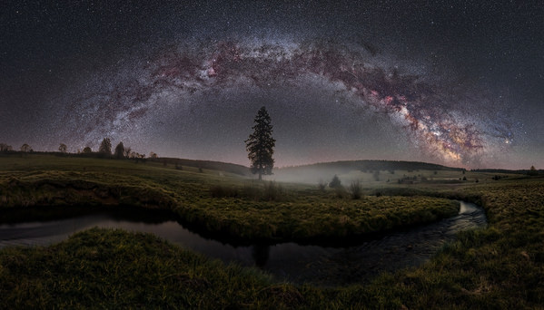 Photograph Jan Smid Under The Milky Way Arc on One Eyeland