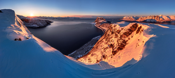 Photograph Jan Smid Following The Trail on One Eyeland