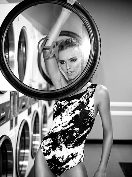 Photograph Orlando Behar Laundromat on One Eyeland