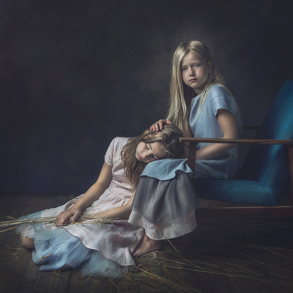 Photograph Hanna Derecka Sisters on One Eyeland