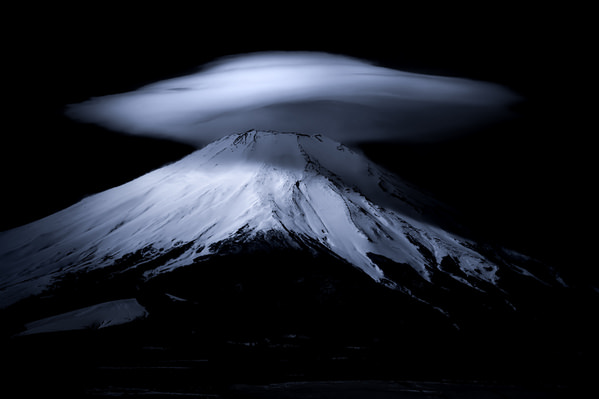 Photograph Takashi  The Lenticular Cloud on One Eyeland
