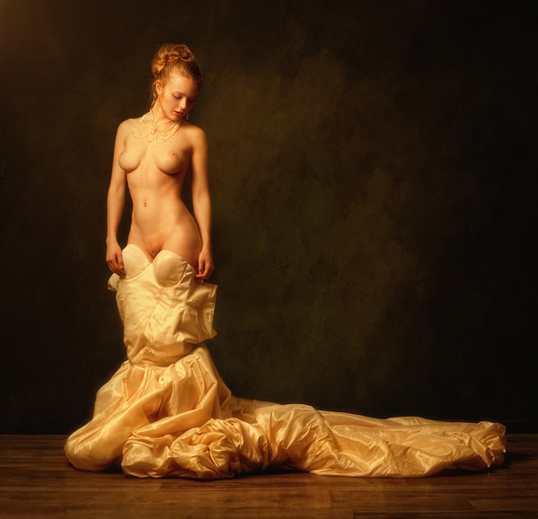 Photograph Zachar Rise Perfect Bride on One Eyeland
