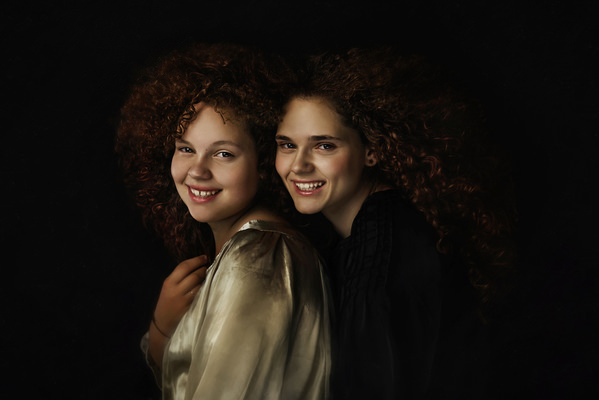 Photograph Hanna Derecka Sisters on One Eyeland
