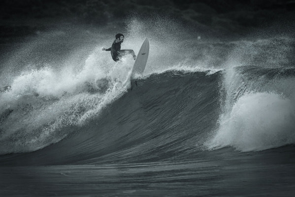 Photograph Steve Turner Fins Out on One Eyeland