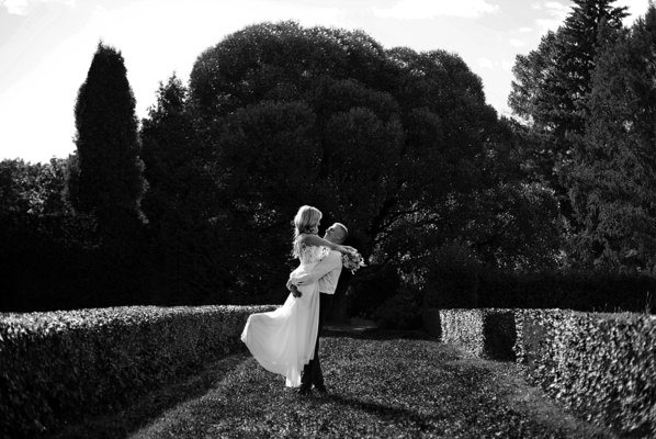 Photograph Pavel Pomoleyko Newlywed on One Eyeland
