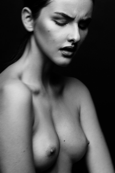 Photograph Martin Krystynek Sensual Beauty on One Eyeland