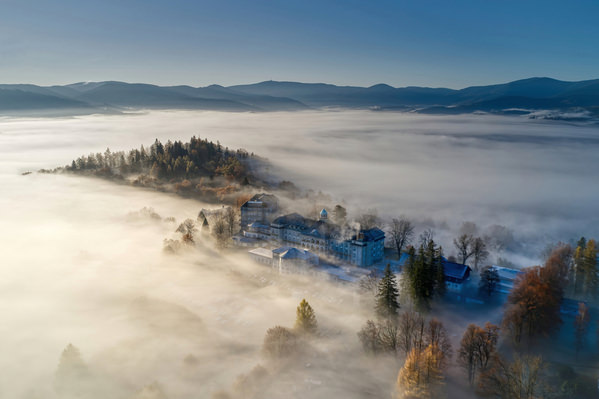 Photograph Tomas Neuwirth A Castle In The Clouds on One Eyeland