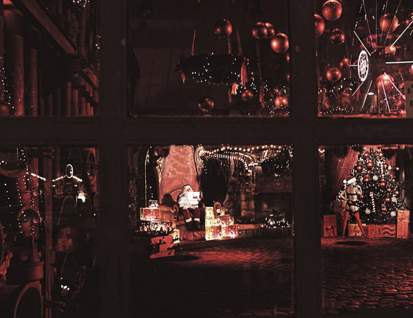 Photograph Spyros Mouzakitis Xmastime on One Eyeland