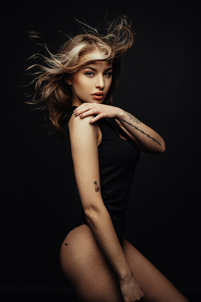 Photograph Martin Krystynek Sensual Beauty on One Eyeland