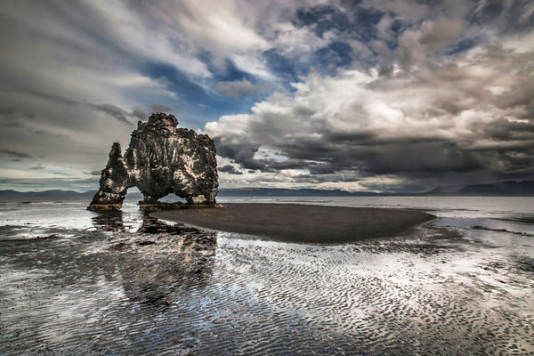 Photograph Bragi Ingibergsson Brin Quenching Thirst on One Eyeland