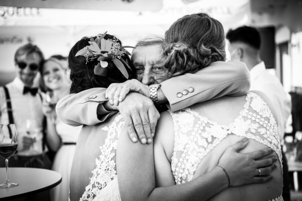Photograph Michael Foels Hugs on One Eyeland