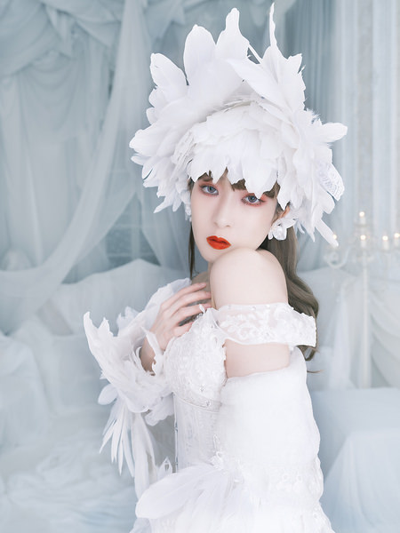 Photograph Jyunpei Takahashi White Feathers on One Eyeland