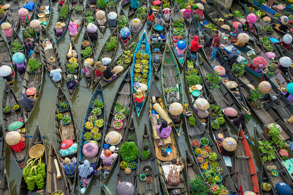 Photograph Yoga Praditya Lok Baintan Floating Market on One Eyeland