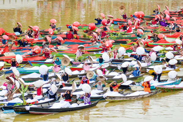 Photograph Haris Putra Aquarius Indonesian People on One Eyeland