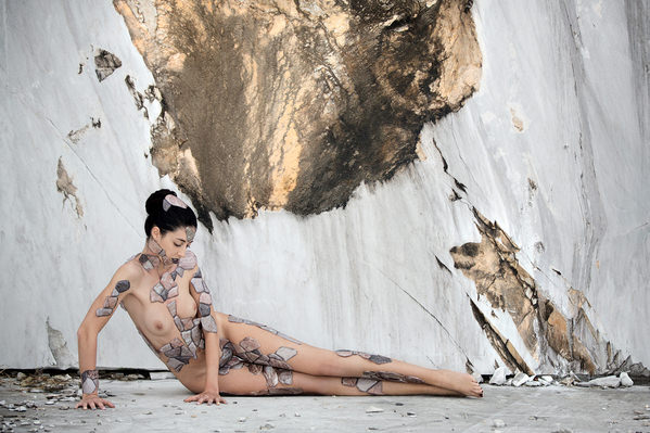 Photograph Roberto Manetta Stone Girl on One Eyeland