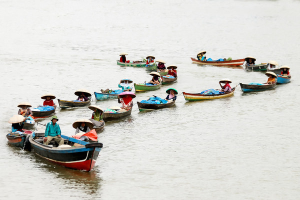 Photograph Haris Putra Aquarius Floating Market on One Eyeland