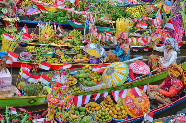 Photograph Haris Putra Aquarius Floating Market on One Eyeland